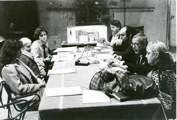 a sinistra in primo piano Daniela Vitali a destra Laura Betti, Mario Missiroli, Alessandro Haber, Claudio Sacco