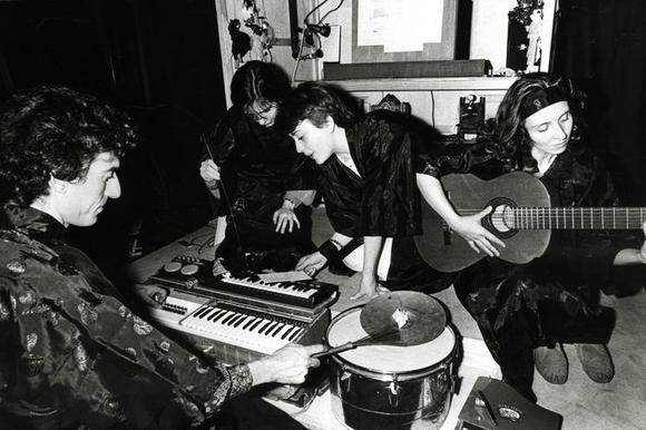 Ciro Buttari, da sinistra: Laura Bottacci, Nicoletta Bertorelli, alla chitarra Paola Roman