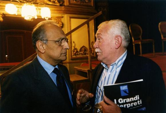 Enzo Siciliano, presidente della Rai con lo scrittore e drammaturgo torinese  Gian Piero Bona