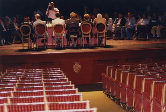Conferenza stampa di presentazione della stagione 1998/99, sul palco del Teatro Carignano