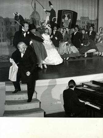 al pianoforte Giancarlo Chiaramello, Camillo Milli, Giustino Durano, Bruno Lanzarini e Carla Parmeggiani