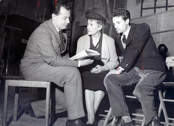 Da sinistra il regista Lucio Chiavarelli con Maria Letizia Celli e Carlo Enrici