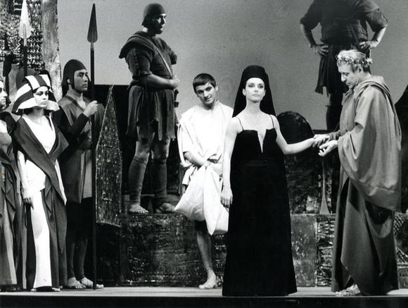 Cesare e Cleopatra (1964/65) - Spettacolo - 4 fotografie, FOTOWALL