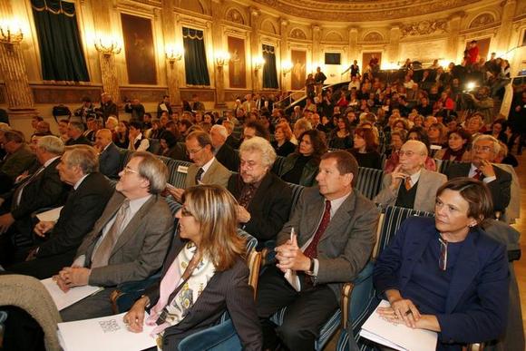 Pubblico nella sala del Teatro Gobetti alla conferenza stampa di presentazione della stagione