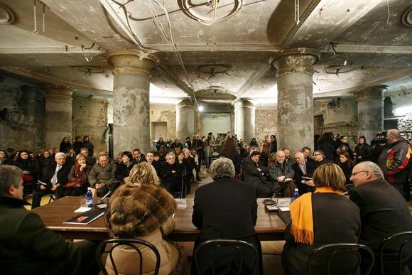 Pubblico alla conferenza stampa di Mario Martone nuovo Direttore TST, nella Sala Colonne del Teatro Carignano alla vigilia dei restauri