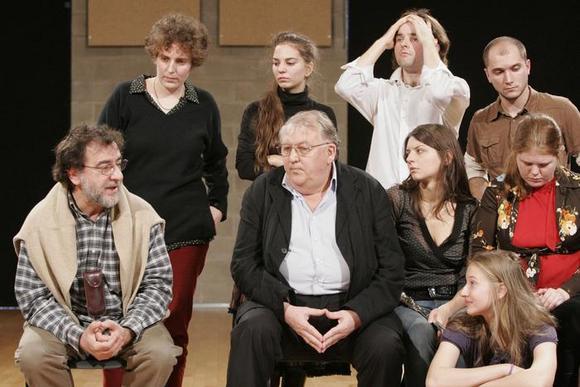 Mauro Avogadro, direttore della Scuola per Attori TST e Gàbor Zsambéki con i giovani attori del Katona József Színház di Budapest