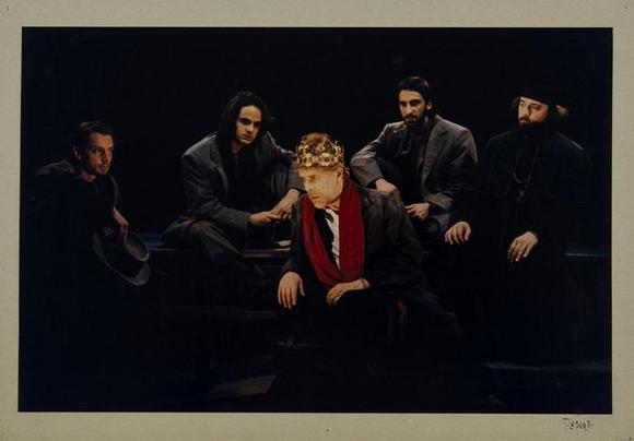 al centro Gabriele Lavia, da sinistra: Giancarlo Judica Cordiglia, Maximilian Nisi, Michele De Virgilio, Fabio Amoroso
