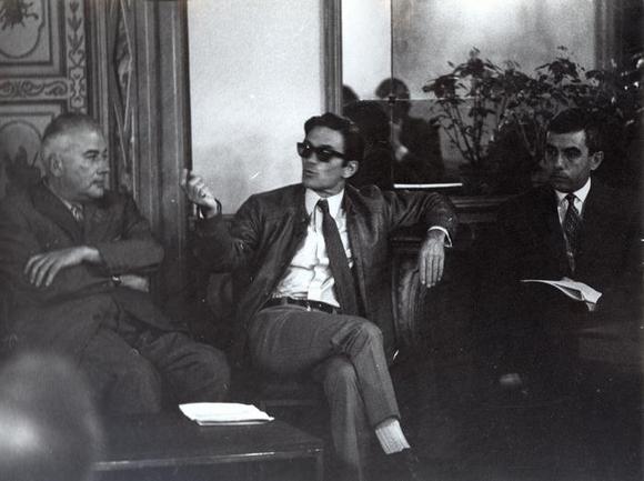 da sinistra l'assessore Timoteo Nobile, Pier Paolo Pasolini, Nuccio Messina, membro della direzione collegiale