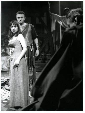 Adriana Asti, Orello Toso, di spalle Gianni Santuccio