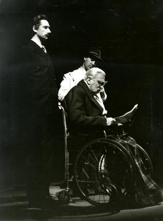 Giulio Oppi (sulla sedia a rotelle), alle sue spalle Alessandro Esposito e Mimmo Craig (vestito di chiaro)