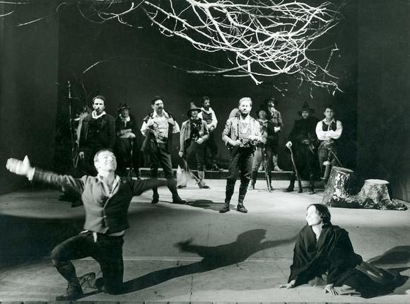 in primo piano: Pietro Buttarelli, Edda Albertini, dietro, da sinistra: Ernesto Cortese, Gastone Bartolucci, Renzo Giovampietro, a destra: Franco Parenti