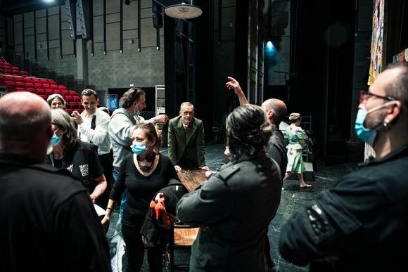 un momento del backstage