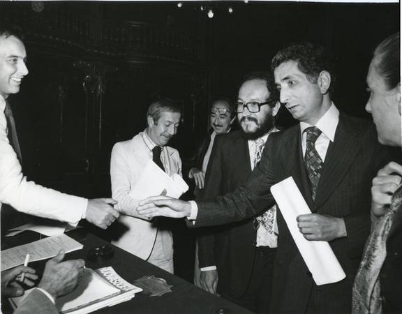 da sinistra Mario Missiroli, Nello Pacifico, Egi Volterrani e il sindaco Diego Novelli