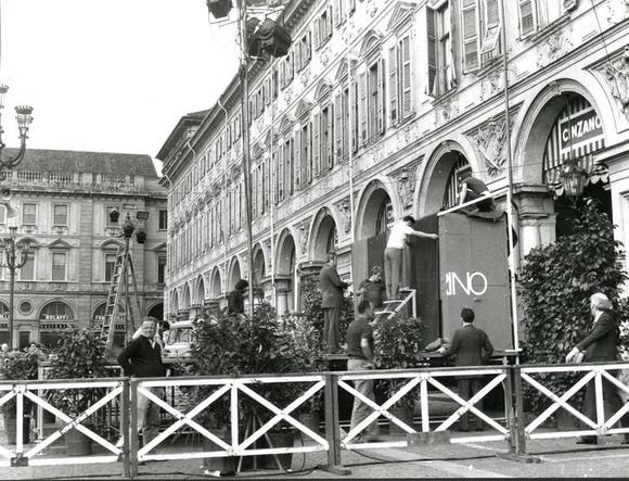 Montaggio del palco in Piazza San Carlo