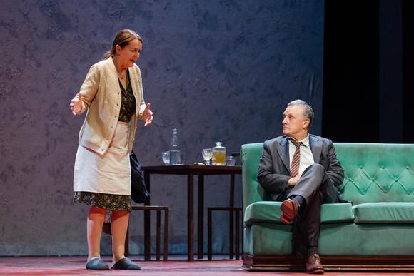 FRAGOLA E PANNA da sinistra Daria Deflorian, Valerio Binasco 