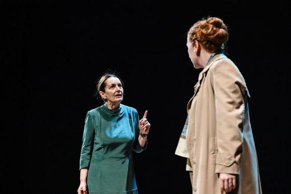 da sinistra Daria Deflorian, Federica Fracassi