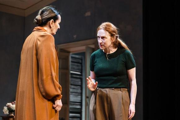 da sinistra Daria Deflorian, Federica Fracassi