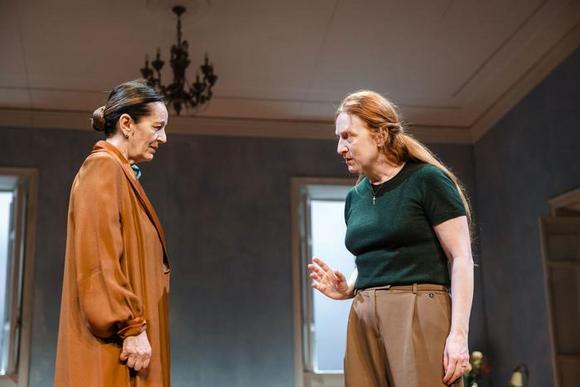 da sinistra Daria Deflorian, Federica Fracassi