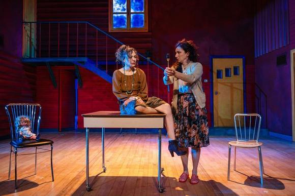 da sinistra Elisabetta Mazzullo, Arianna Scommegna