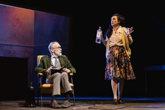 da sinistra Jurij Ferrini (Terapeuta), Arianna Scommegna (Lourdes Grynberg)