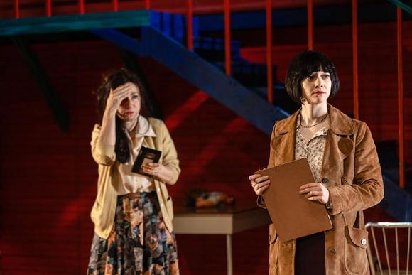 da sinistra Arianna Scommegna, Francesca Osso