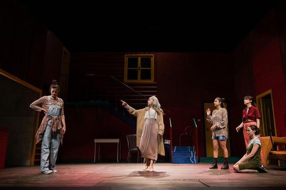 da sinistra Lucia Limonta (Anabel), Elisabetta Mazzullo (Elyse Bernard), Simona Bordasco (Betiana), Dalila Reas (Jessica Sosa), Francesca Osso (Dudi)