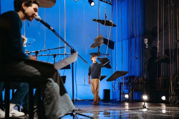 sul fondo Lorenzo Tombesi