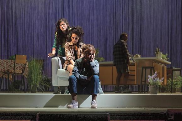 da sinistra Stefania Medri, Giordana Faggiano, Giuliana De Sio e dietro Valerio Binasco