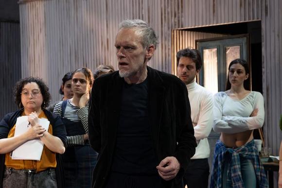 in primo piano: Jurij Ferrini. Dietro, da sinistra: Maria Teresa Castello, Maria Trenta, Ilaria Campani, Alessandro Ambrosi, Sara Gedeone