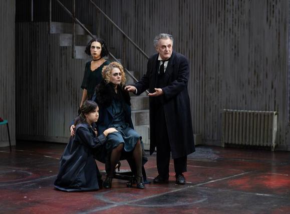 da sinistra: Greta Petronillo, Sara Bertelà, Giordana Faggiano, Valerio Binasco