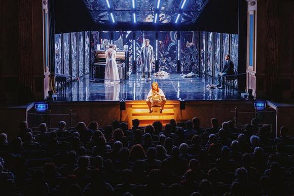 la scena finale dello spettacolo