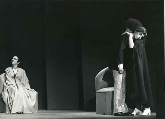 A sinistra Anna D'Offizi