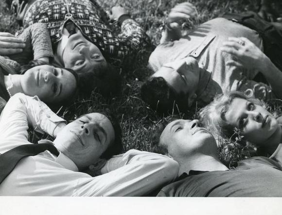 Anna D'Offizi, prima da sinistra