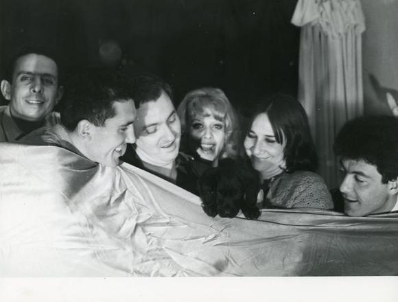 Anna D'Offizi, seconda da destra