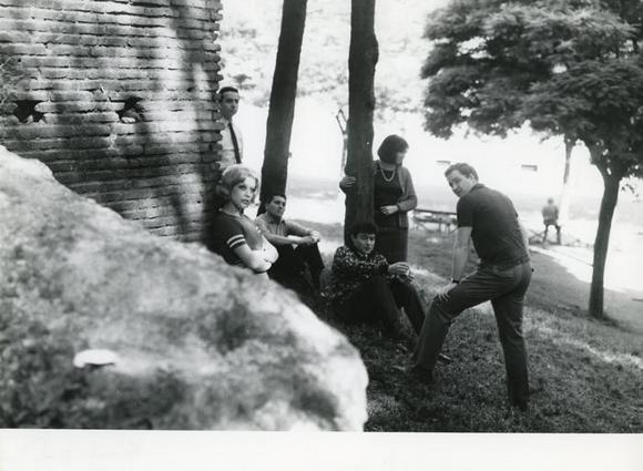 Anna D'Offizi, seconda da destra