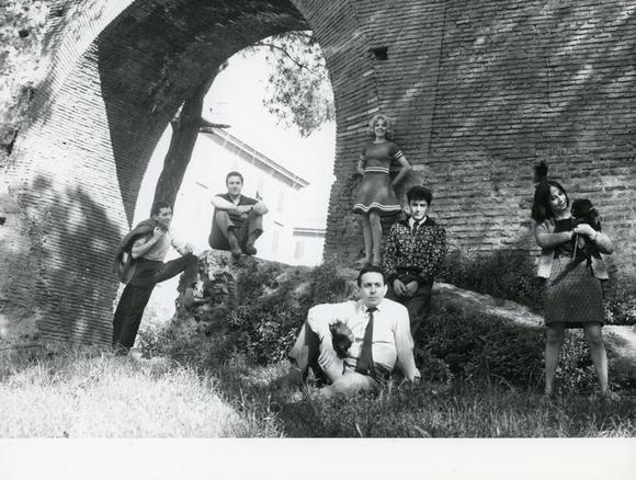 Anna D'Offizi, prima da destra