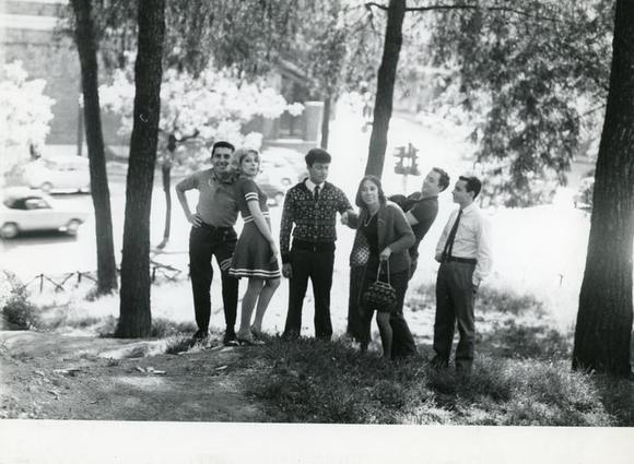 Anna D'Offizi, terza da destra