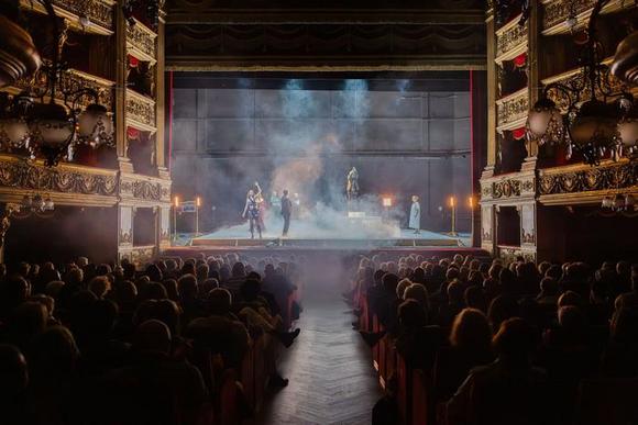 la scena finale dello spettacolo