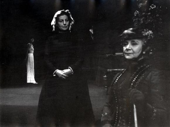 Gabriella Gabrielli, Karola Zopegni, in fondo a sinistra Rossella Falk