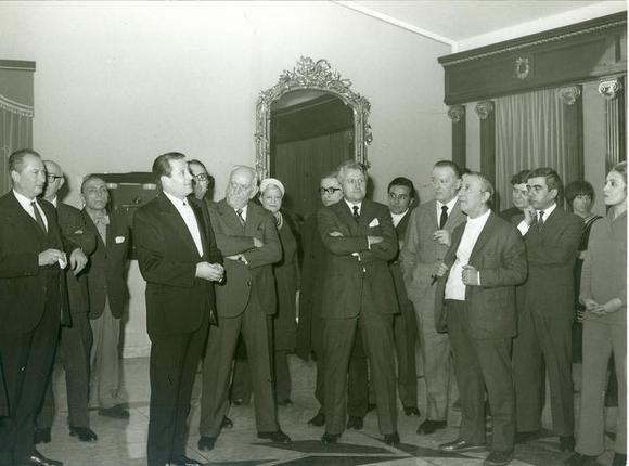 Il sindaco di Cuneo accoglie la compagnia al Teatro Toselli (13 gennaio 1970). Si notano Trabucco, Streri, Macario e Messina.