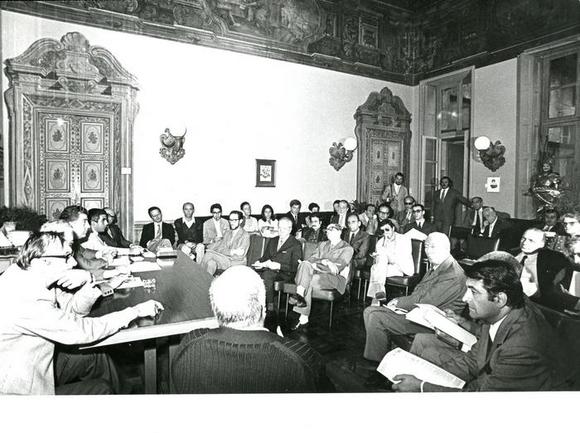 Il salone di Palazzo Balbo con i giornalisti